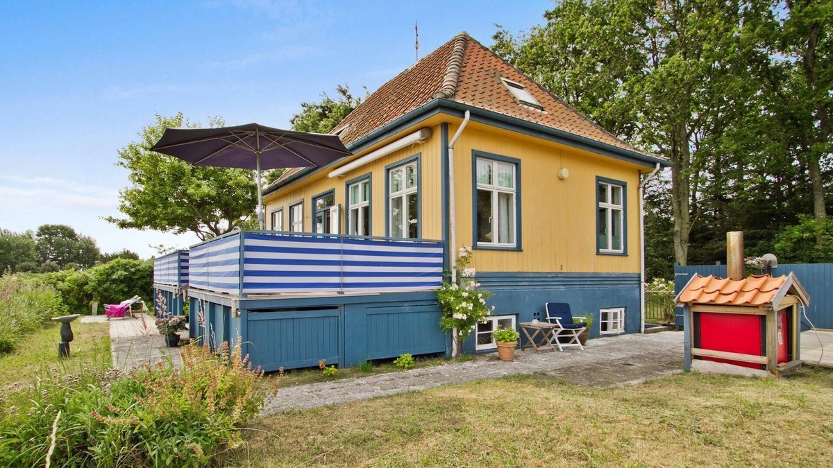 Nyborg House | Historic Beachfront Property with ocean views