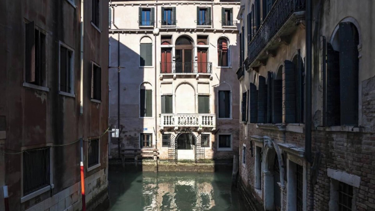 Castello Apartment | Historic Canal-Side Palace Apartment Near St. Mark’s Square