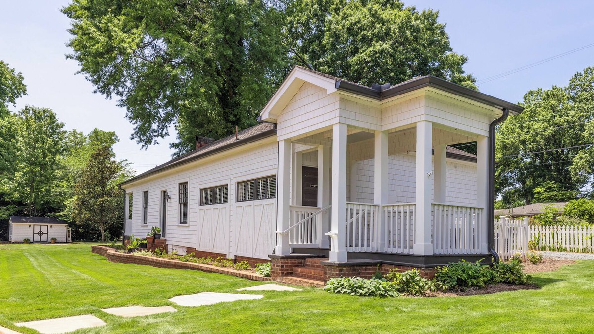 Wesley Heights Cottage | Historic Carriage House in Wesley Heights