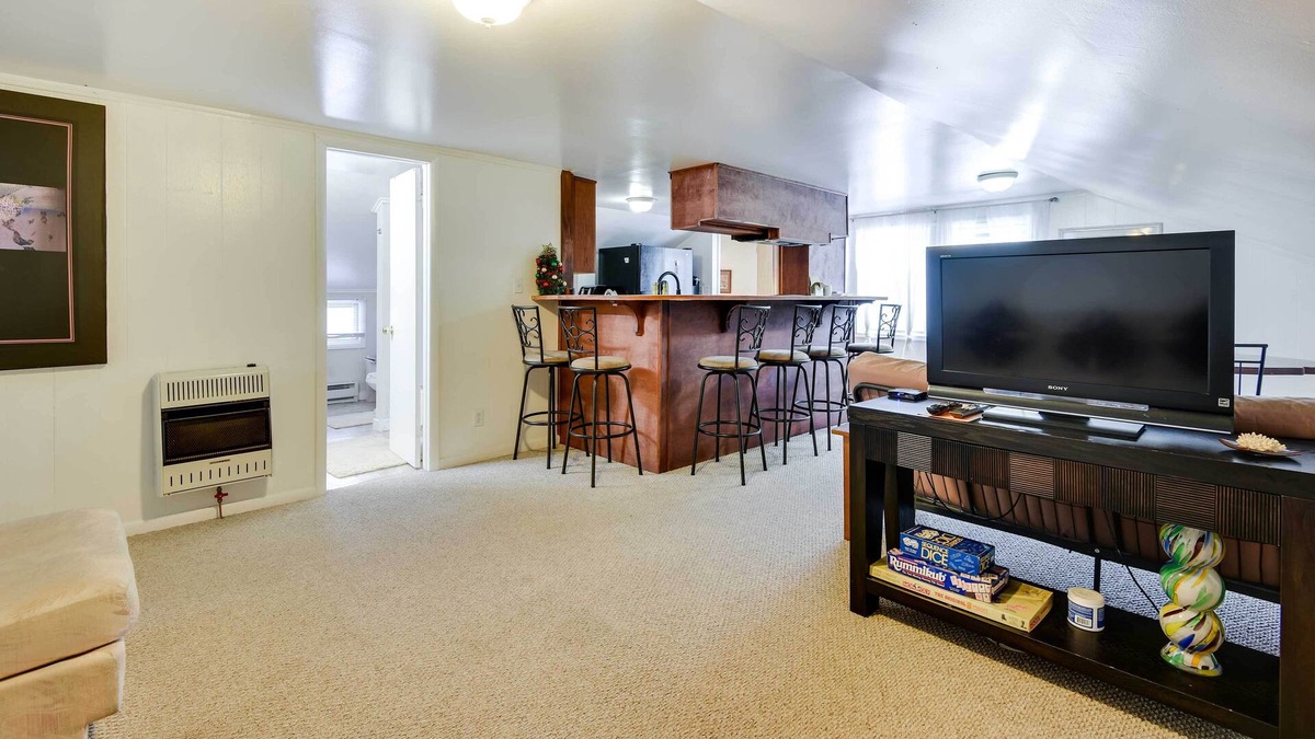 Lakewood House | Historic Carriage House < 20 Mi Elk Mtn: Hike, Ski