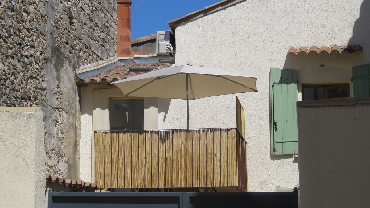 Saint-Gilles Apartment | Historic center apartment with terrace at the door of the Camargue