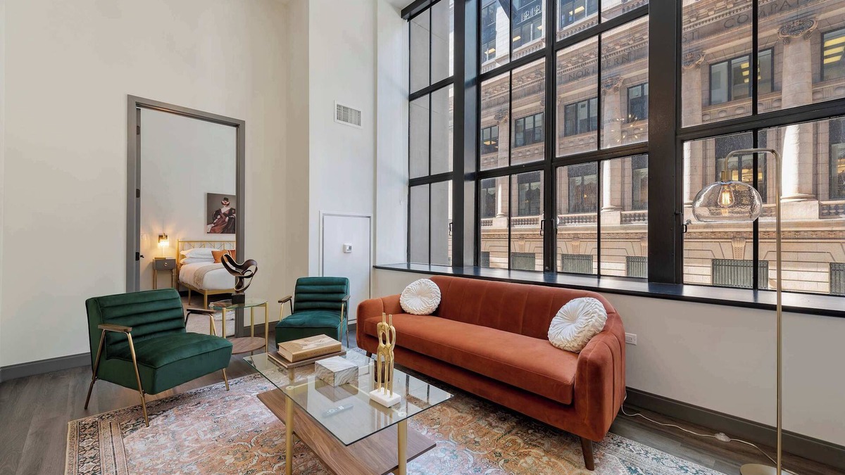 Downtown Chicago Apartment | Historic Charm + Modern Comfort for Tourists