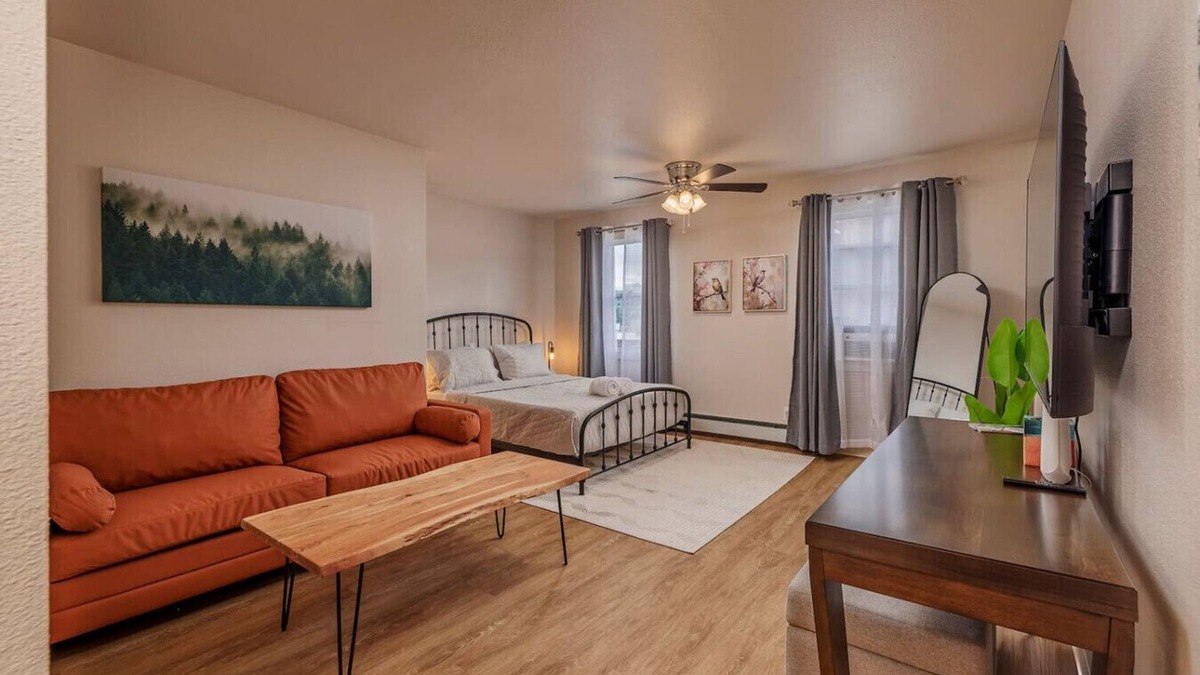 Downtown Anchorage Apartment | Historic Chic Downtown Suite
