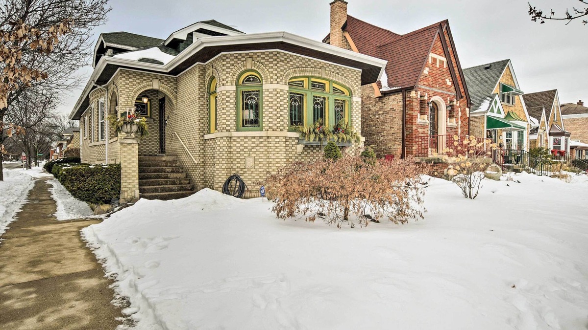 Galewood House | Historic Chicago Bungalow ~ 12 Mi to Downtown