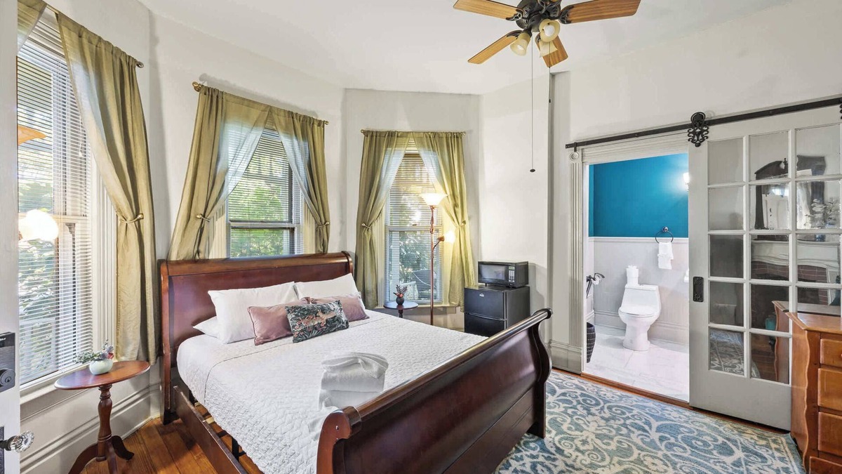 Clifton House | Historic Clifton Stay | Prime Loc Near Attractions