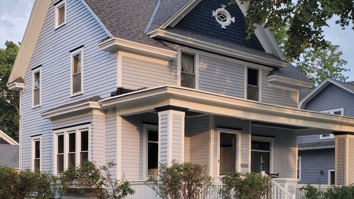 De Pere House | Historic Colonial in downtown De Pere, sleeps 9