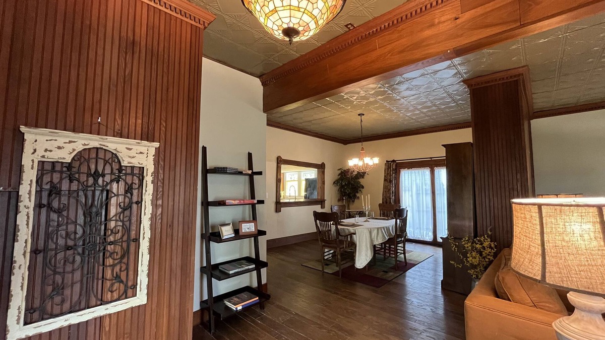 Zionsville Cottage | Historic Cottage in the Village of Zionsville
