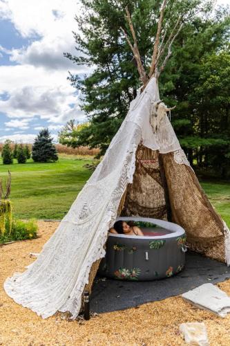 Boonsboro House | Historic Cottage Retreat-IG Cowboy Pool-Hot Tub