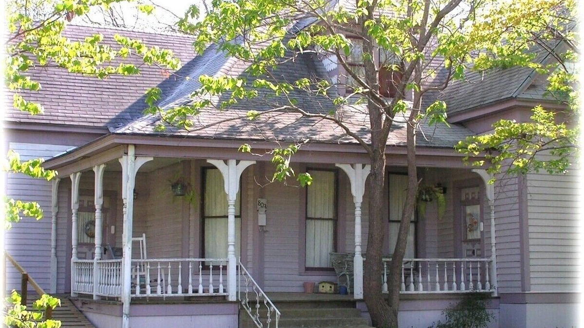 Bonham House | Historic Cottage with Backyard Pond