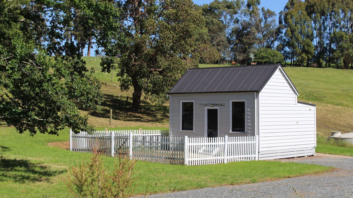 Maungatautari Cabin | Historic Country Cottage
