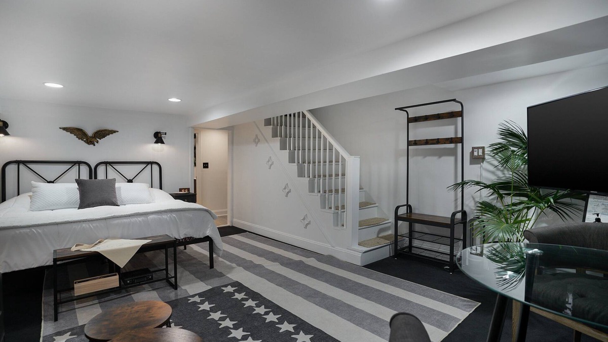 Old Town West Apartment | Historic & Cozy Old Town 1-Bdrm Gem w. Modern Comforts & Free Parking!