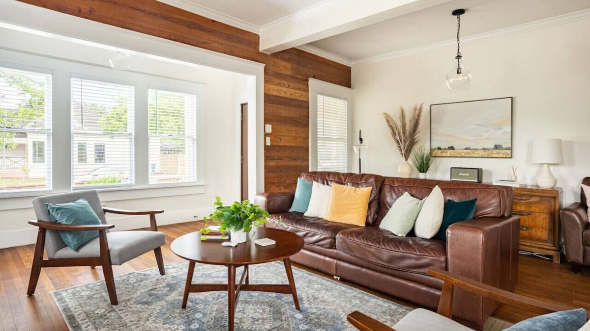Eastside Promise Neighborhood House | Historic Craftsman | Hot Tub | 4BD&3BA | 1mi to DT
