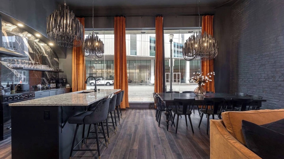 Downtown Louisville Condo | Historic District Hideaway. 4bed