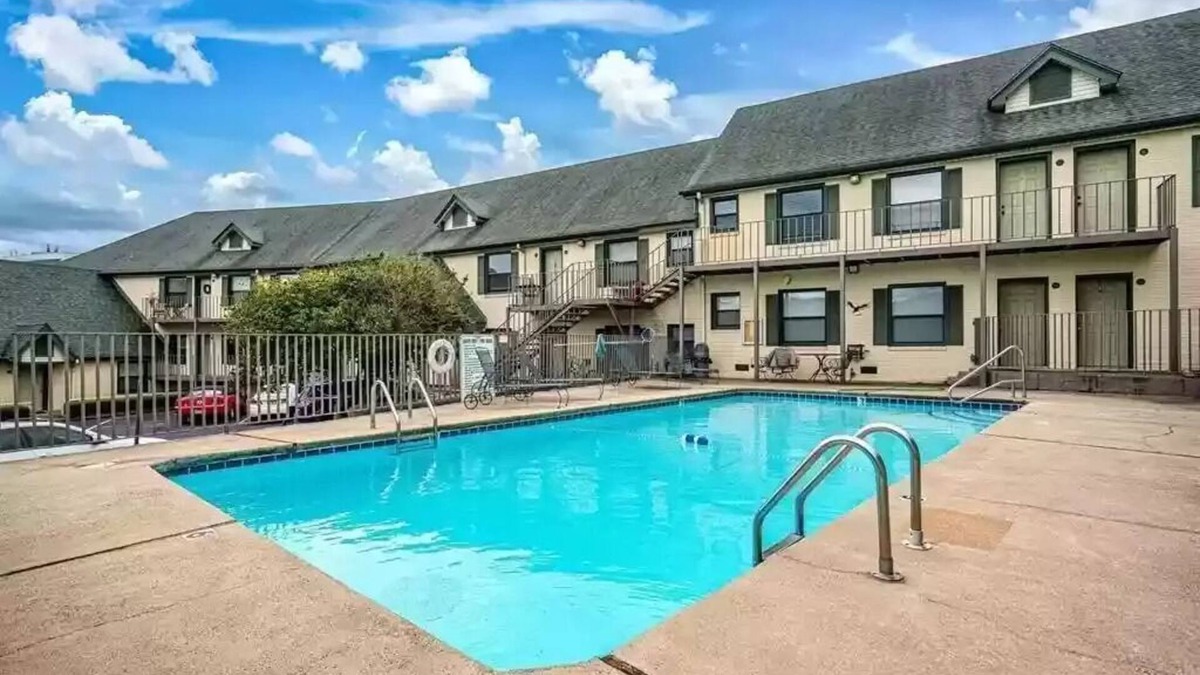 Hot Springs Apartment | Historic Downtown Apartment overlooking Bathhouse row