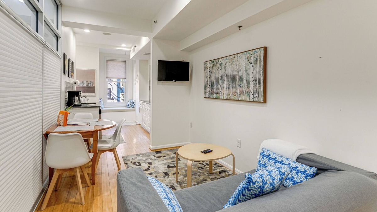 Old Town Alexandria Apartment | Historic Dtwn Alexandria Studio: Dogs Welcome!