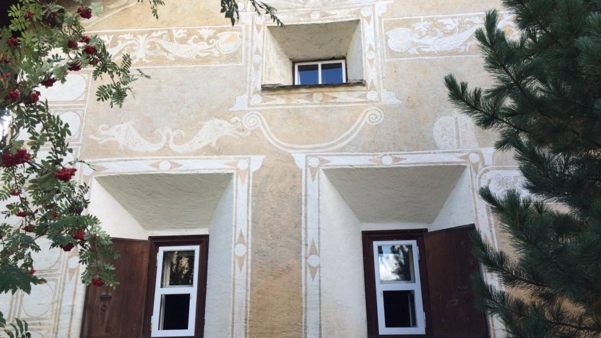 Cinuos-Chel Ski Chalet | Historic Engadine house "Chesa Delfins"