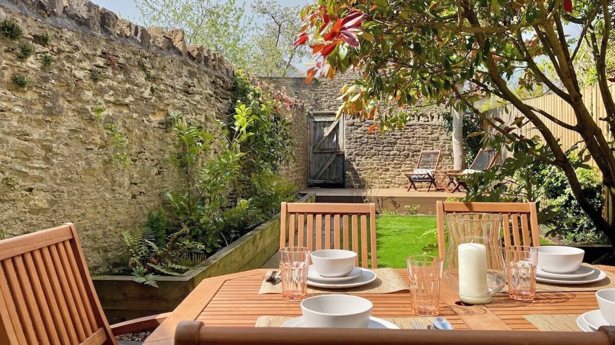 Frome Cottage | Historic Family Cottage - Garden - Central Frome