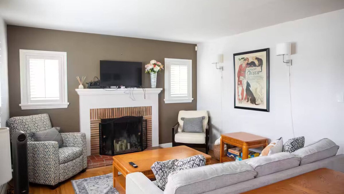 Riviera - Westchester House | Historic, Family-Friendly Home in Downtown
