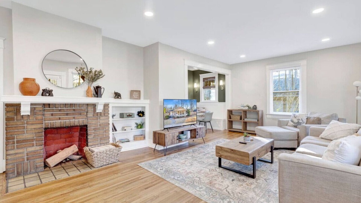 Crestline Heights House | Historic family getaway mins from downtown