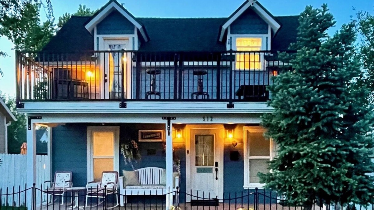 Prescott House | Historic Farmhouse -3 Bedroom - Walk to Courthouse Square & Whiskey Row