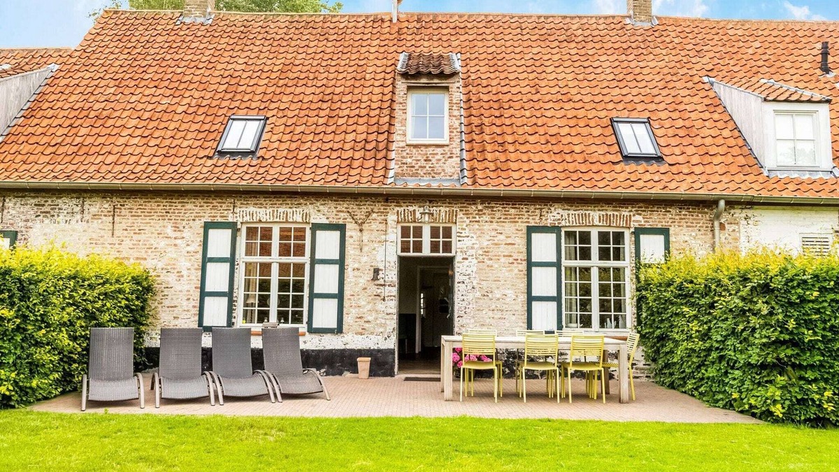 Damme Other | Historic Farmhouse middle of polder landscape