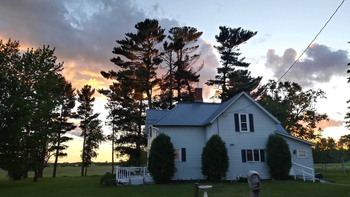 Polk County House | Historic Farmhouse w/Fire Pit: Pet Friendly!