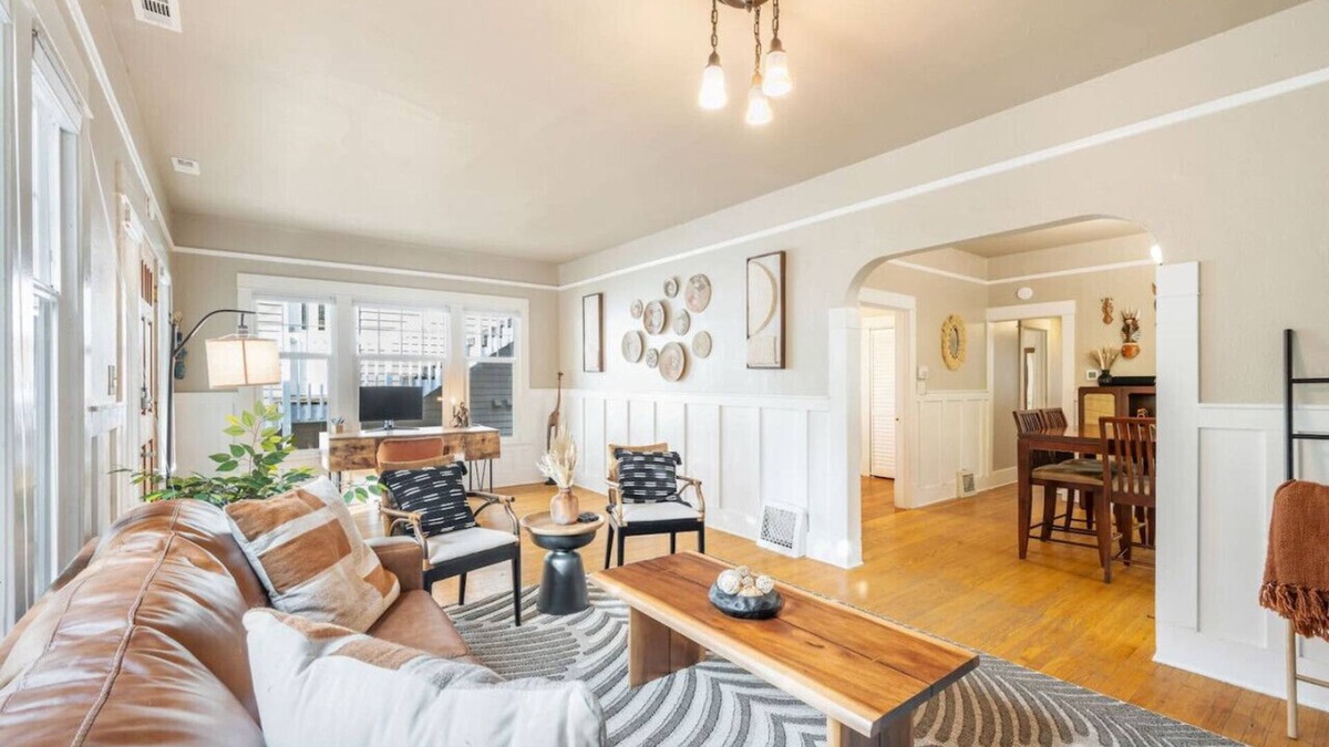 University District Apartment | Historic Gem in the U District