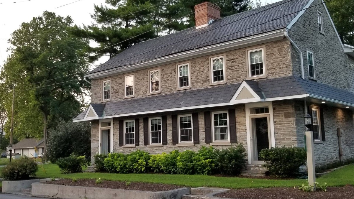 Paradise House | Historic Hideout - Unique Getaway in Amish Country with HOT TUB