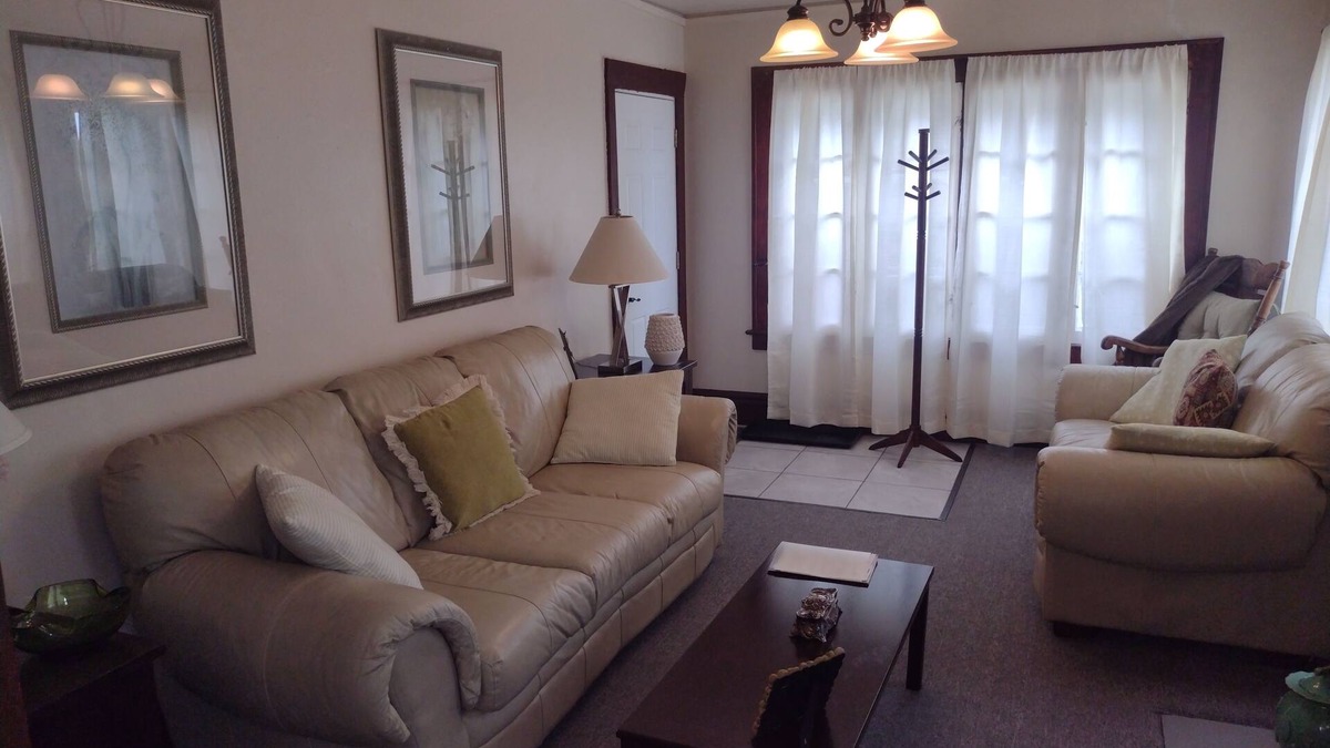 Highland Square Apartment | Historic Highland Square 2bdrm Apartment