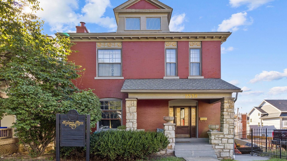 Kansas City House | Historic Holmes Place + Min from Downtown
