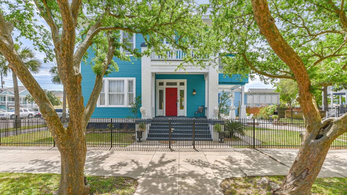 Galveston House | Historic home close to Beach and Downtown