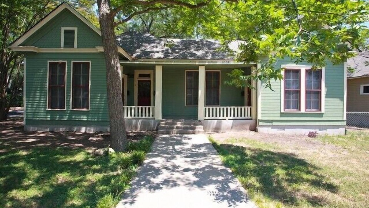 Hyde Park House | Historic Home in Central Austin by UT and Downtown, Walk to Restaurants