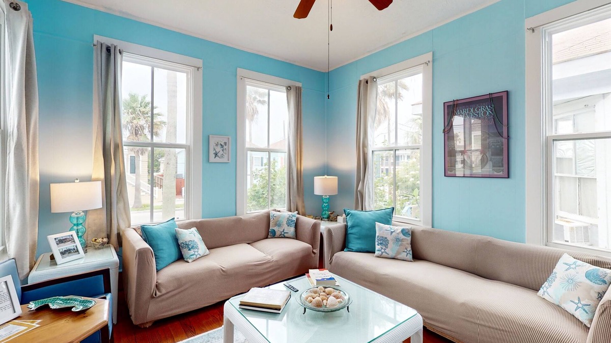 San Jacinto House | Historic home near the ocean with Internet and Central AC