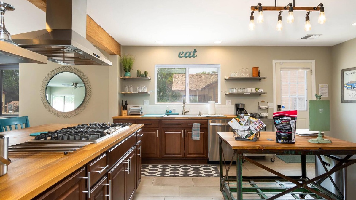 Cottonwood House | Historic home WALK to Quaint Old Town Cottonwood! Close to SEDONA and Jerome!