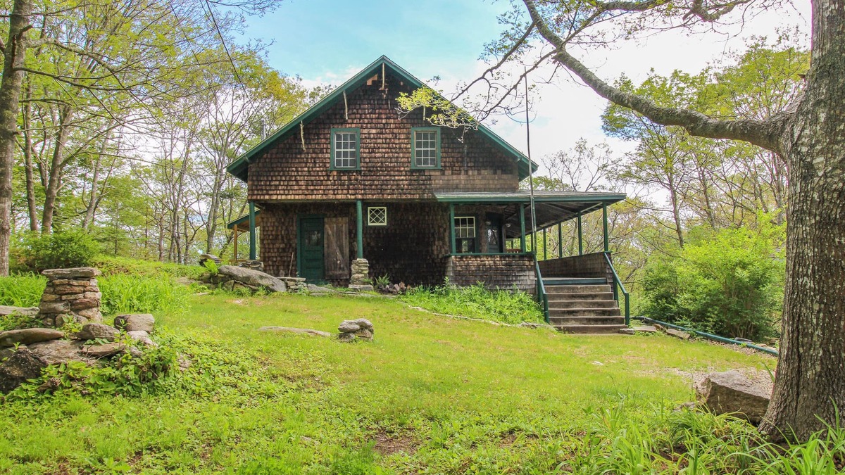 Boothbay Harbor Cottage | Historic Home with Large Deck, Free WiFi, Washer/Dryer - Near Beach and Downtown