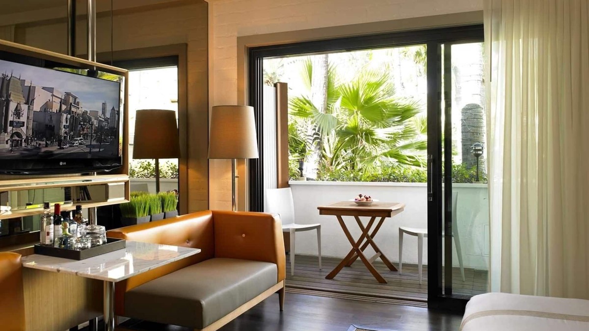 Hollywood Hotel | Historic Hotel Steps from Hollywood Walk of Fame & Dolby Theatre