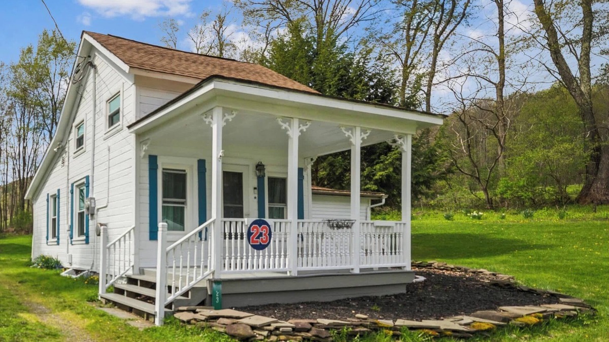 Milford House | Historic house - Cottage - 4.5 mi to Dreams Park + Grill + Fire Pit