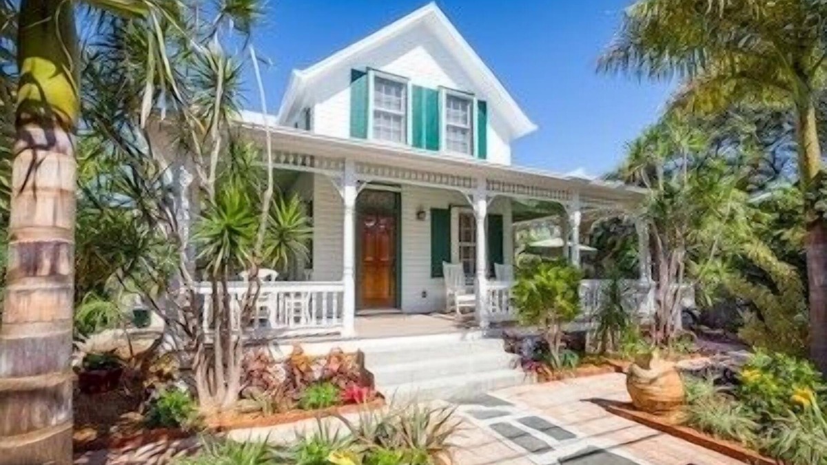 Meadows House | Historic House, Gorgeous Porch, Great Location, See 5 Star Reviews