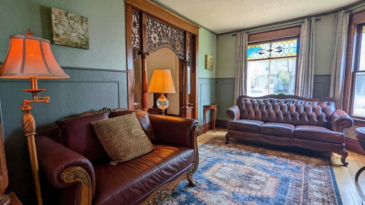 Superior House | Historic House | Sleeps 9 | 8 Minutes from Duluth