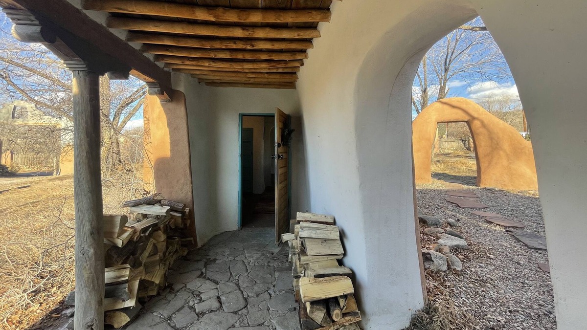 Taos House | Historic La Cumbre - Easy Writer House