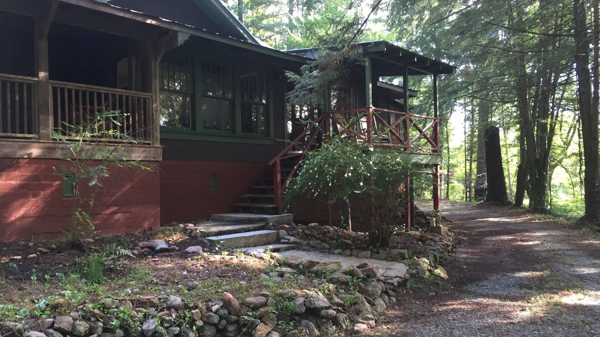 Lakemont House | Historic Lakemont Cabin Near Lake Rabun - 3 bdrm/2bath