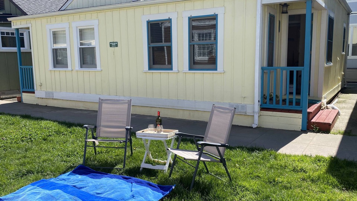 Capitola Cottage | Historic Lawn Way Cottage in the Heart of Capitola Village