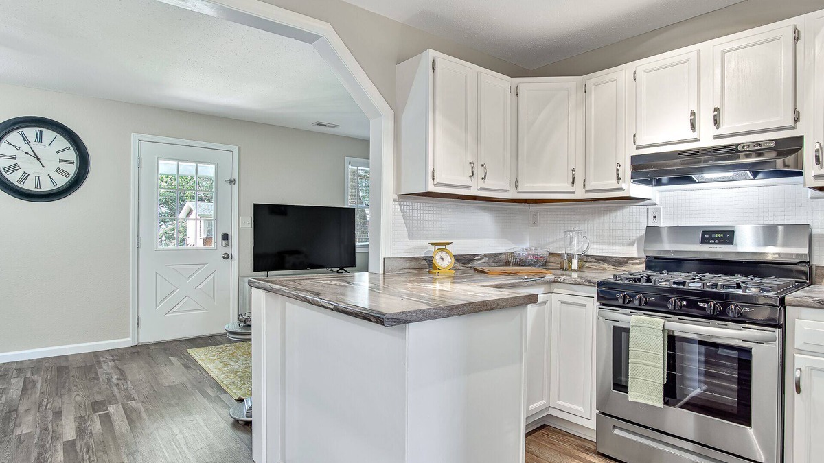 Lebanon House | Historic Lebanon, quiet 2 Bedroom 2 Bath home!