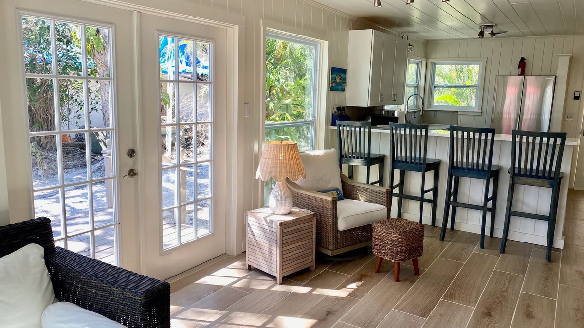 Whitney Beach Cottage | Historic Longbeach Village Cottage - Private Home