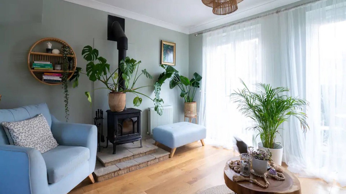 Malmesbury House | Historic Malmesbury | Delightful home with parking
