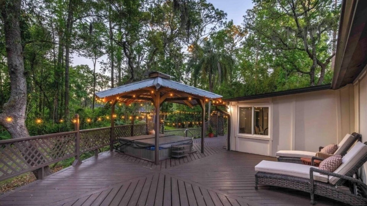 Southside House | Historic Mandarin Private estate modern farmhouse nature lovers.Events for Fee.