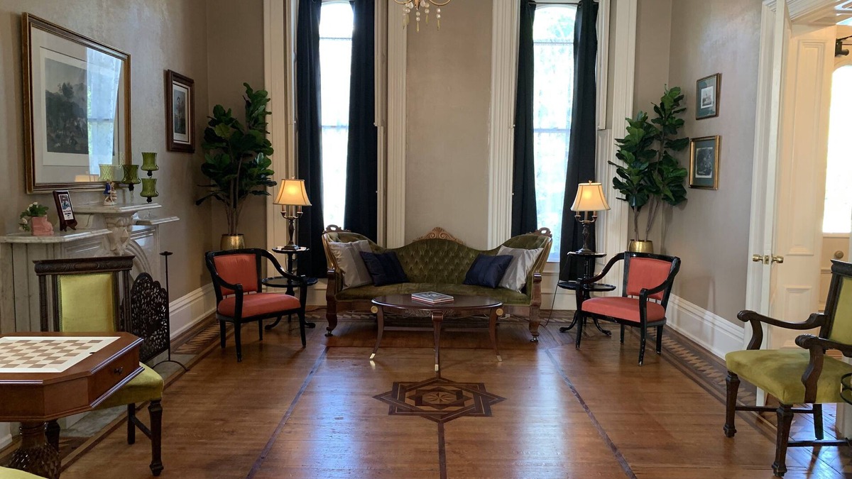 Hannibal House | Historic Mansion, Minutes from Downtown