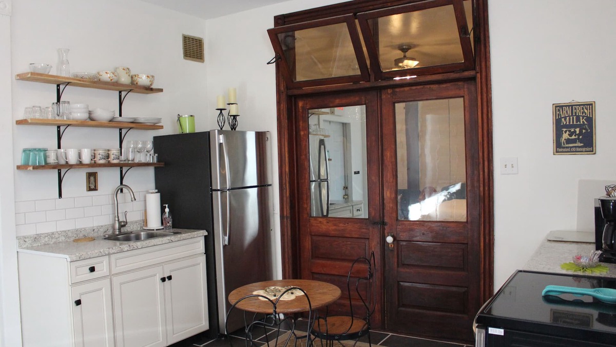 Jim Thorpe Apartment | Historic Mercantile Studio - Ground Floor w/Fireplace & Parking