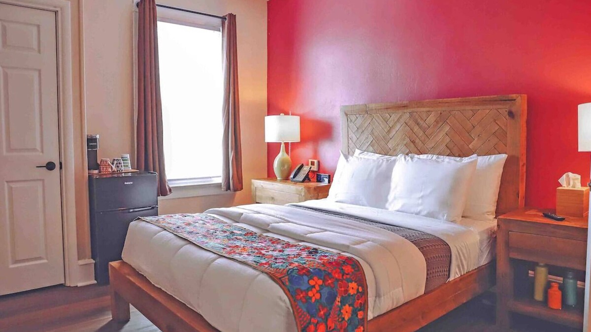 Milford House | Historic Milford Ambiance | Relaxing Well-Designed Room for Your Vacation
