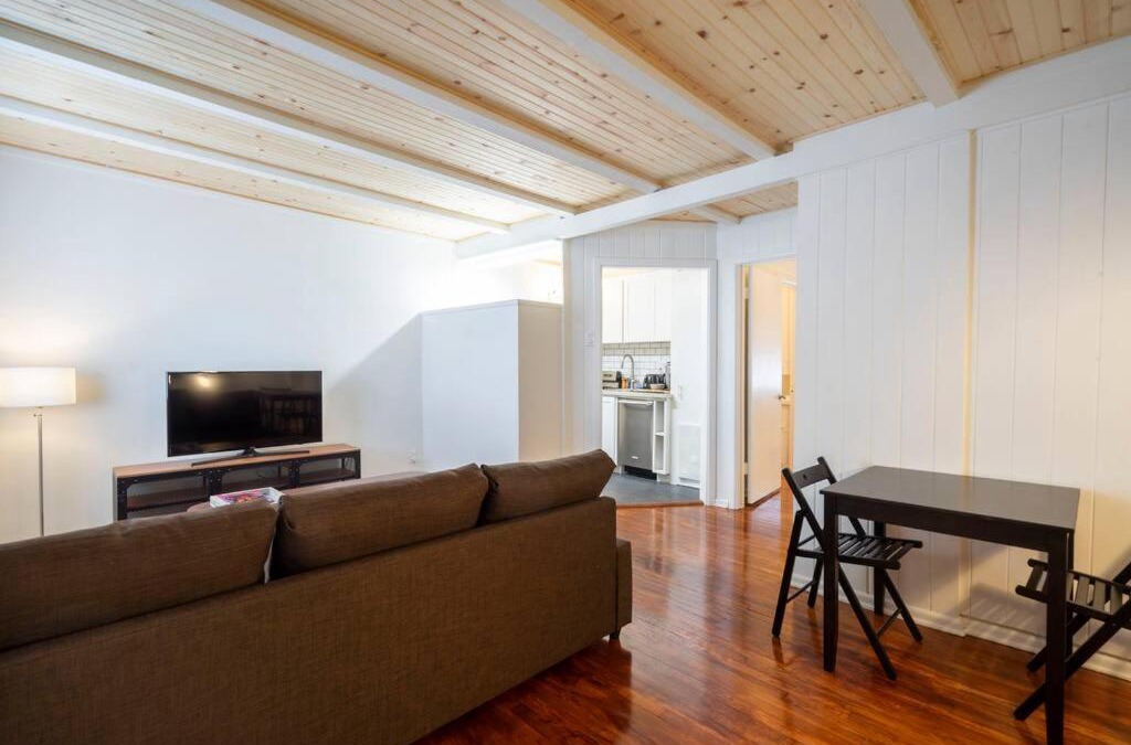 Greenway Plaza-Upper Kirby Apartment | Historic Montrose Building w/Netflix and Parking